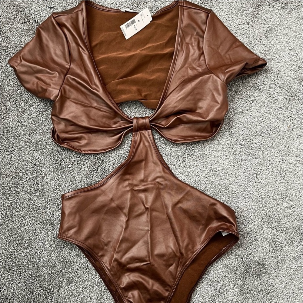 Brown bodysuit 🤎